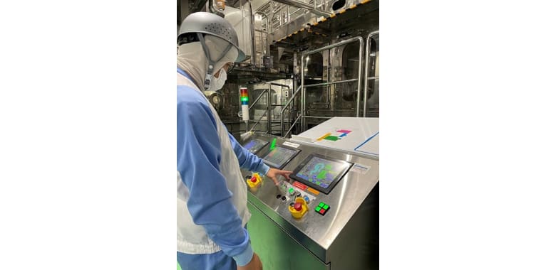 機械を操作している様子