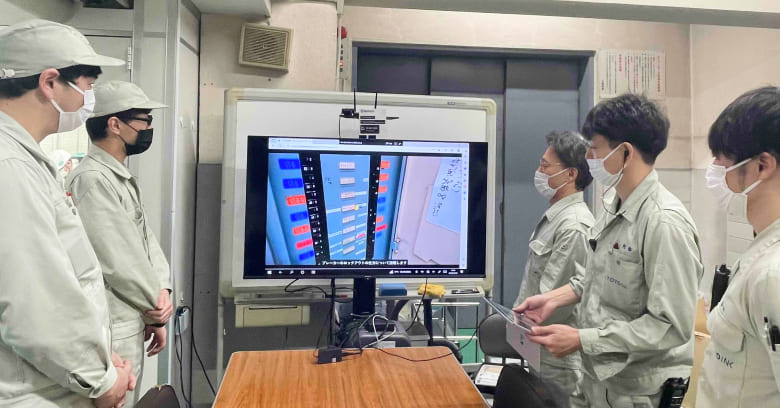 動画を見る様子